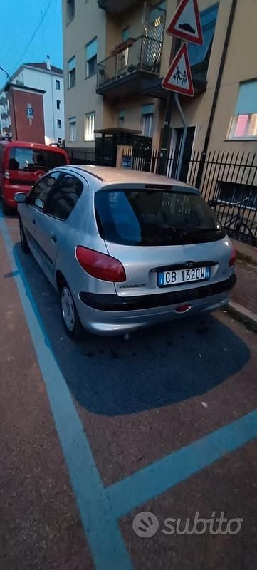 Usata Peugeot 206 2002 Grigio Utilitaria