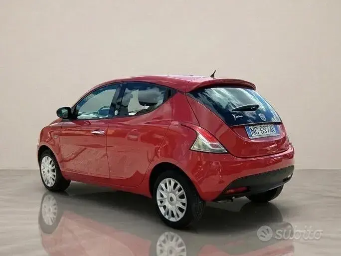 Usata Lancia Ypsilon Silver 69 CV (50 kW) 2013 Rosso Utilitaria