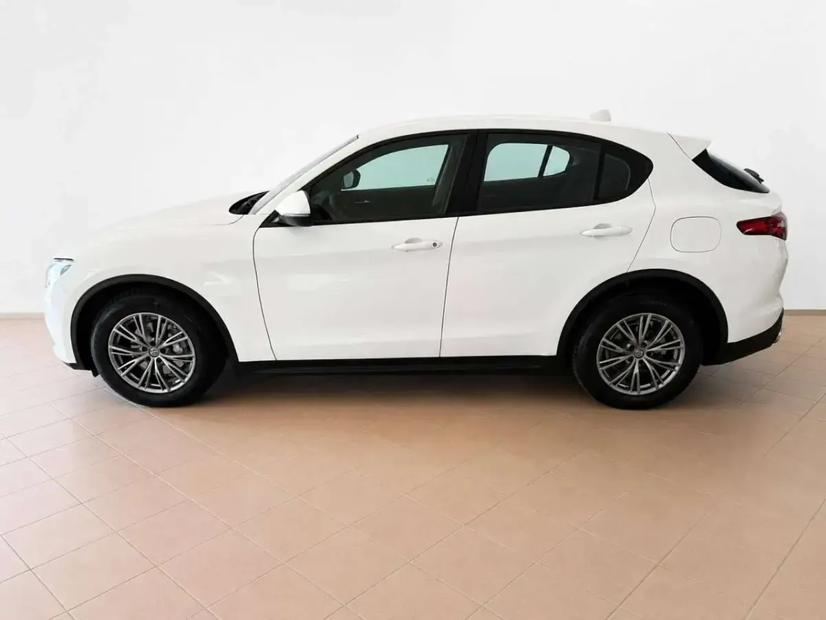 Usata Alfa Romeo Stelvio Business 190 CV (139 kW) 2021 Bianco SUV