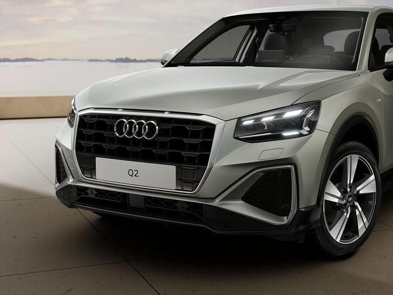 Nuova Audi Q2 S-Line 2026 Argento cavo metallizzato SUV