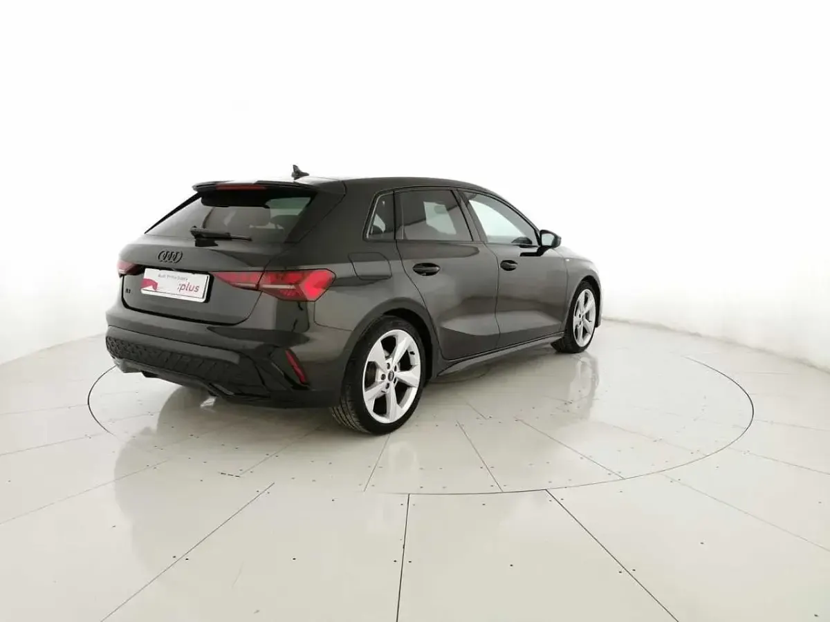 Usata Audi A3 S-Line 150 CV (110 kW) 2025 Nero mythos metallizzato Berlina