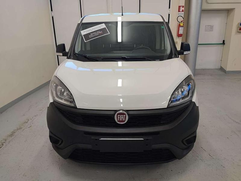 Usata Fiat Doblò 105 CV (77 kW) 2022 Bianco Monovolume