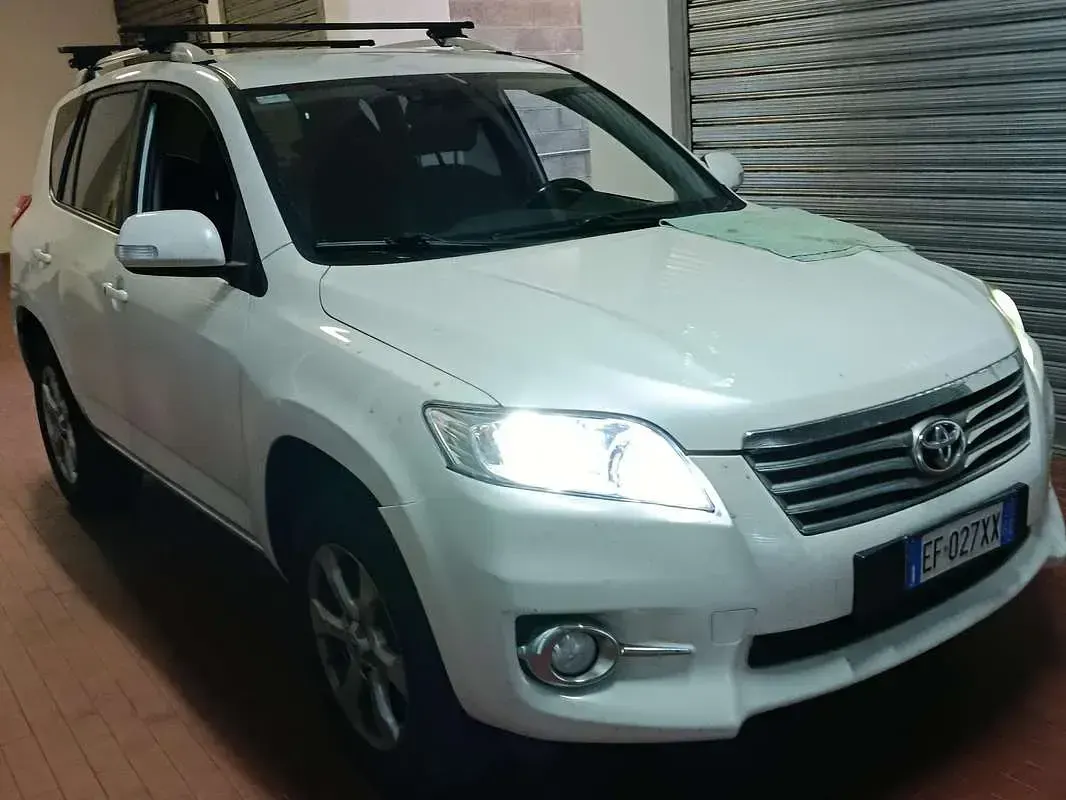 Usata Toyota RAV4 150 CV (110 kW) 2011 Bianco SUV