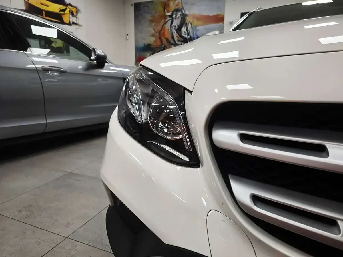 Usata Mercedes E350 Premium 258 CV (189 kW) 2017 Polar white Station wagon