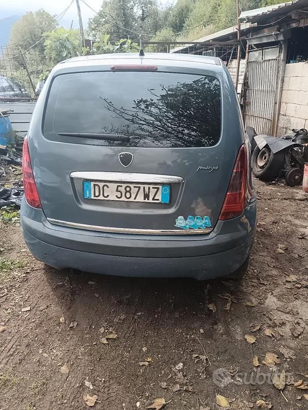 Grigio Usata 2007 Lancia Musa Monovolume | 1800 € - Immagine 1/3