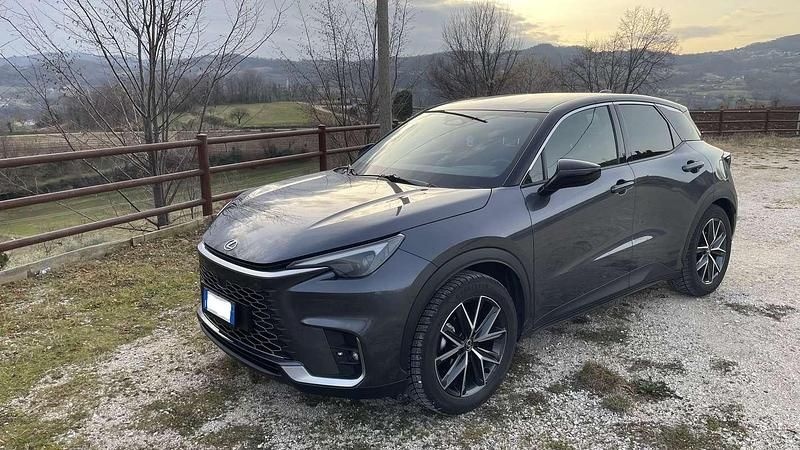 Usata Lexus LBX 91 CV (66 kW) 2024 Grigio SUV