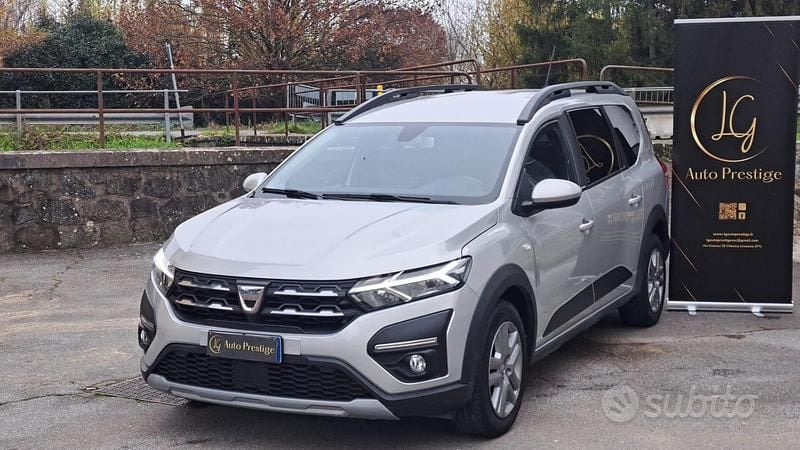 Usata Dacia Jogger Comfort 100 CV (73 kW) 2022 Grigio Monovolume