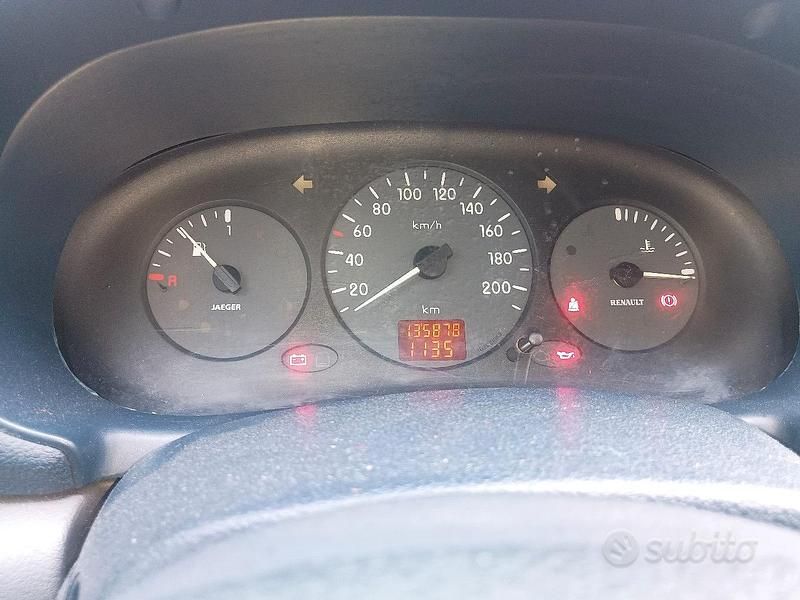 Usata Renault Clio II 2001 Rosso Utilitaria