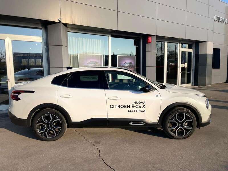 Usata Citroën e-C4 Shine 100 kW (136 CV) 2023 Bianco Berlina