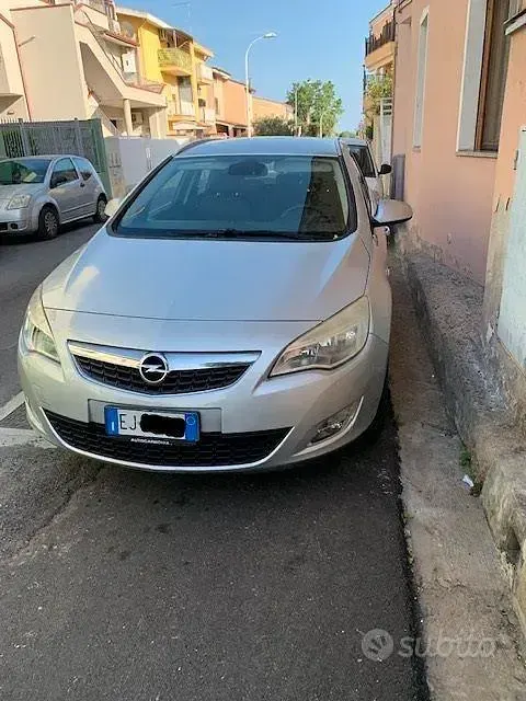 Usata Opel Astra Sport 100 CV (73 kW) 2011 Grigio Station wagon