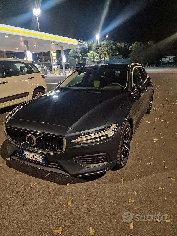 Usata Volvo V60 150 CV (110 kW) 2019 Blu Station wagon