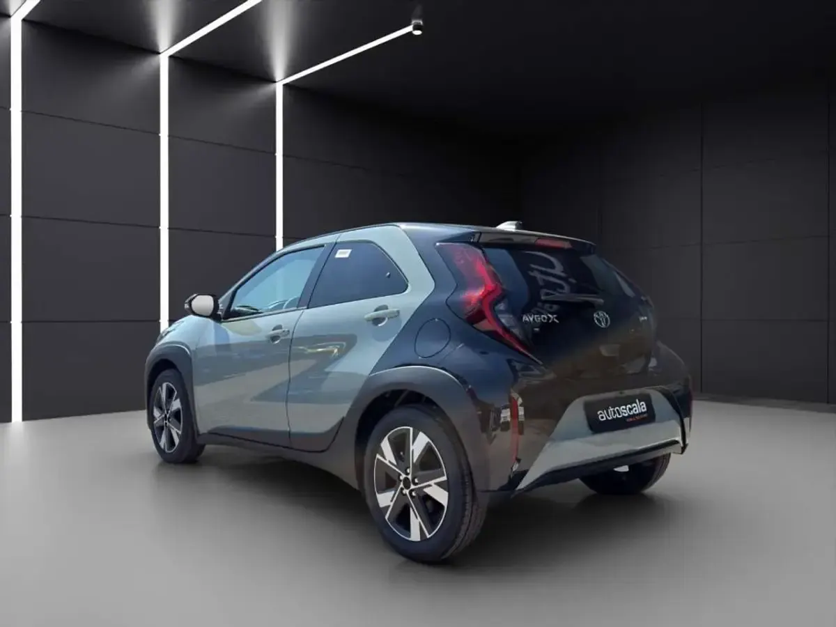 Nuova Toyota Aygo X 92 CV (67 kW) 2026 Vari colori SUV
