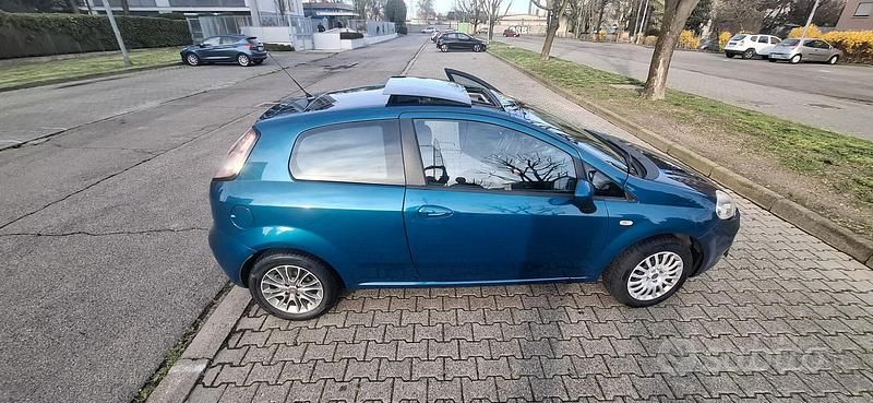 Usata Fiat Punto 77 CV (56 kW) 2012 Blu Utilitaria