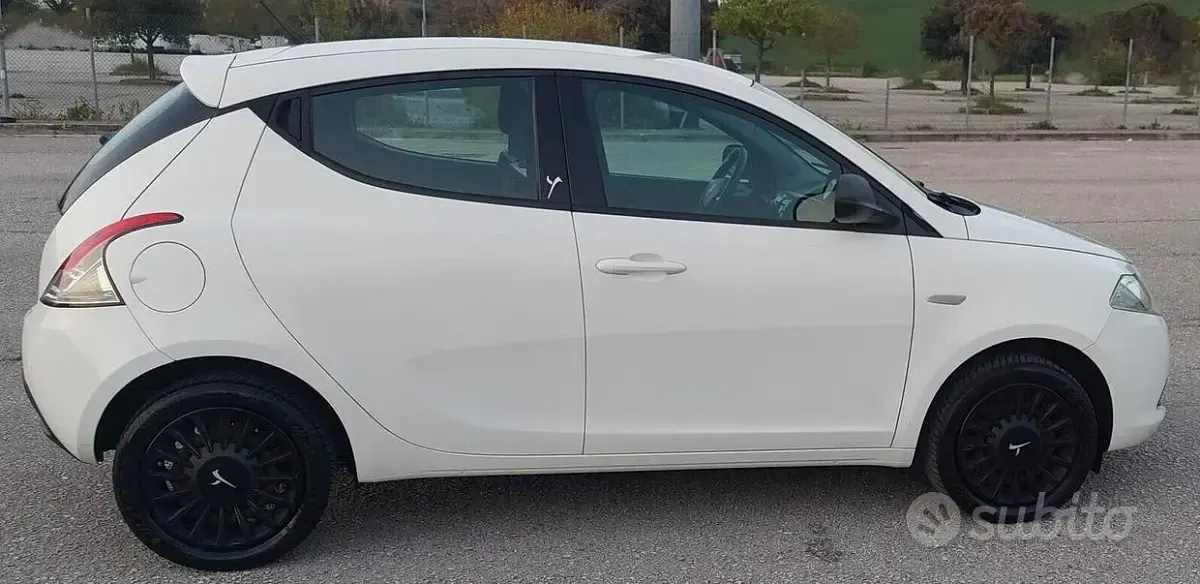Usata Lancia Ypsilon 69 CV (50 kW) 2014 Beige Utilitaria