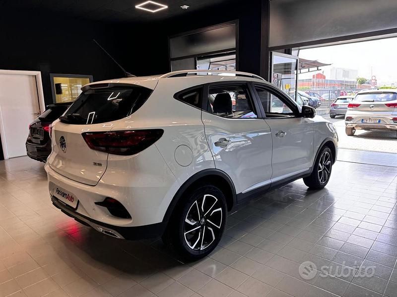 Usata MG ZS Luxury 111 CV (81 kW) 2023 Bianco(met.) Berlina