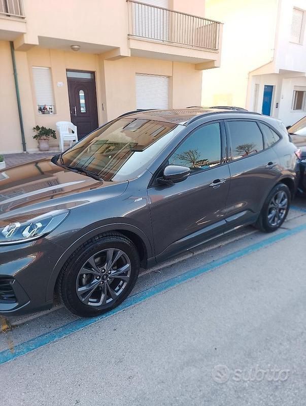 Usata Ford Kuga 120 CV (88 kW) 2022 SUV