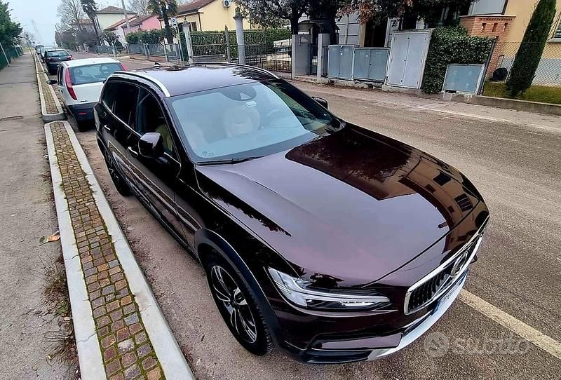Usata Volvo V90 CC 190 CV (139 kW) 2017 Marrone Station wagon