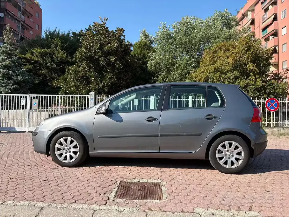 Usata VW Golf V 102 CV (75 kW) 2007 Marrone Berlina