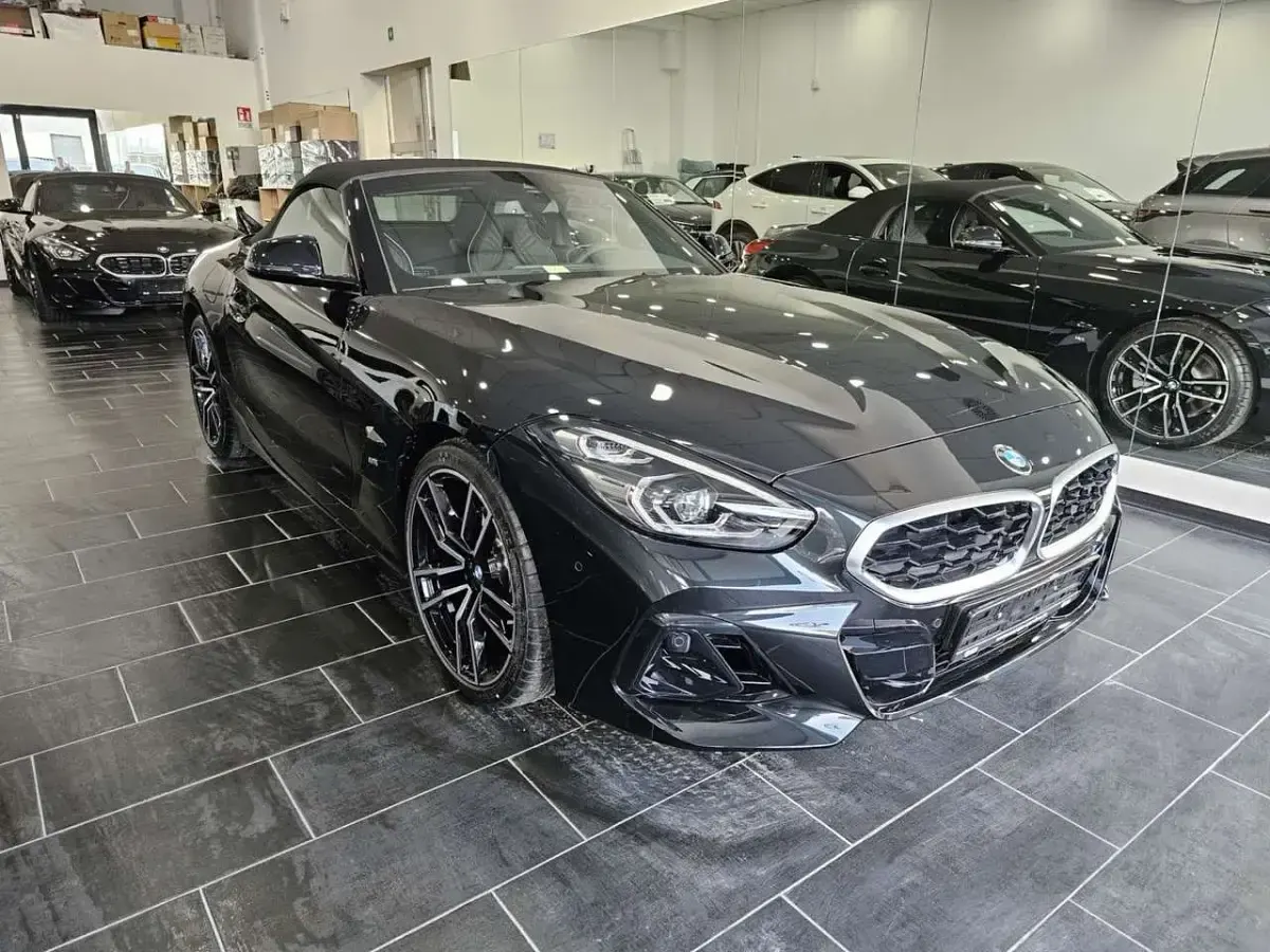 Usata BMW Z4 M Sport 197 CV (144 kW) 2025 Sapphire black Cabrio