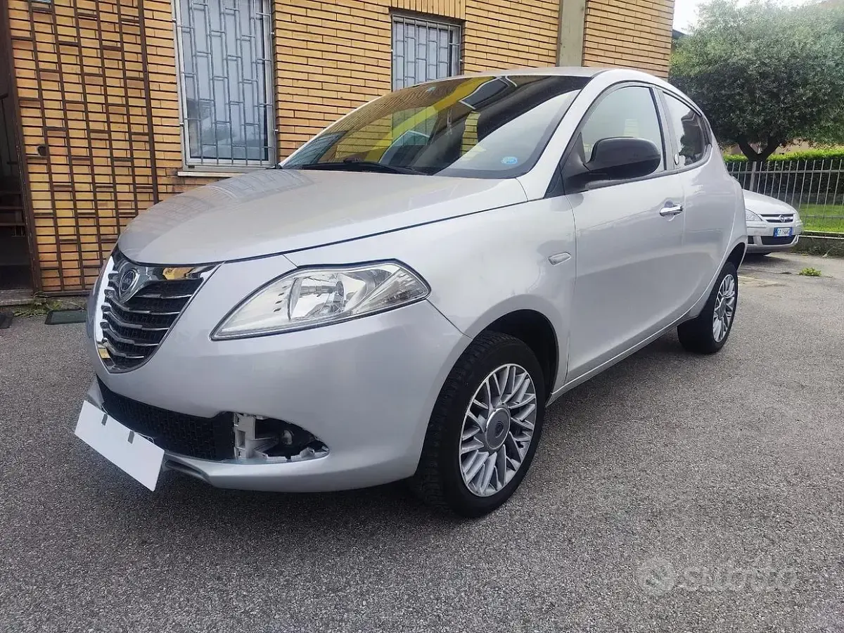 Usata Lancia Ypsilon Silver 80 CV (58 kW) 2013 Grigio Utilitaria