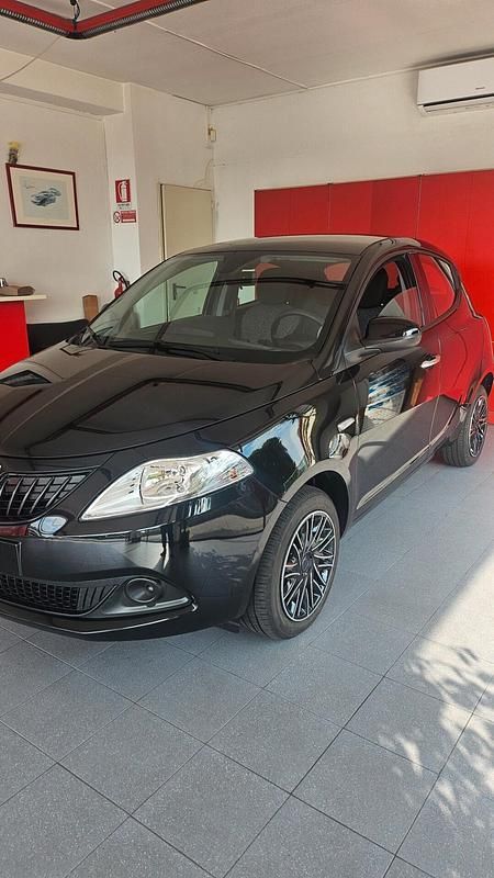 Usata Lancia Ypsilon Gold 69 CV (50 kW) 2023 Nero Utilitaria
