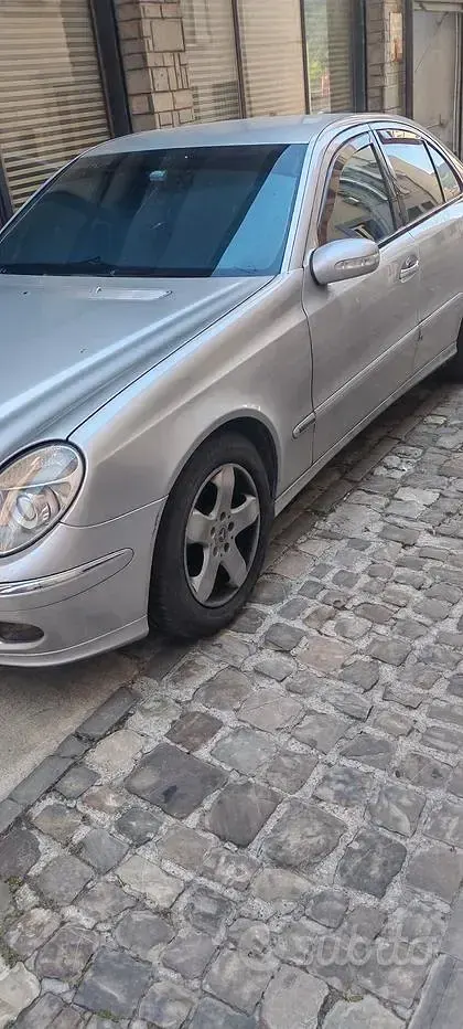 Usata Mercedes E270 177 CV (130 kW) 2002 Grigio Berlina