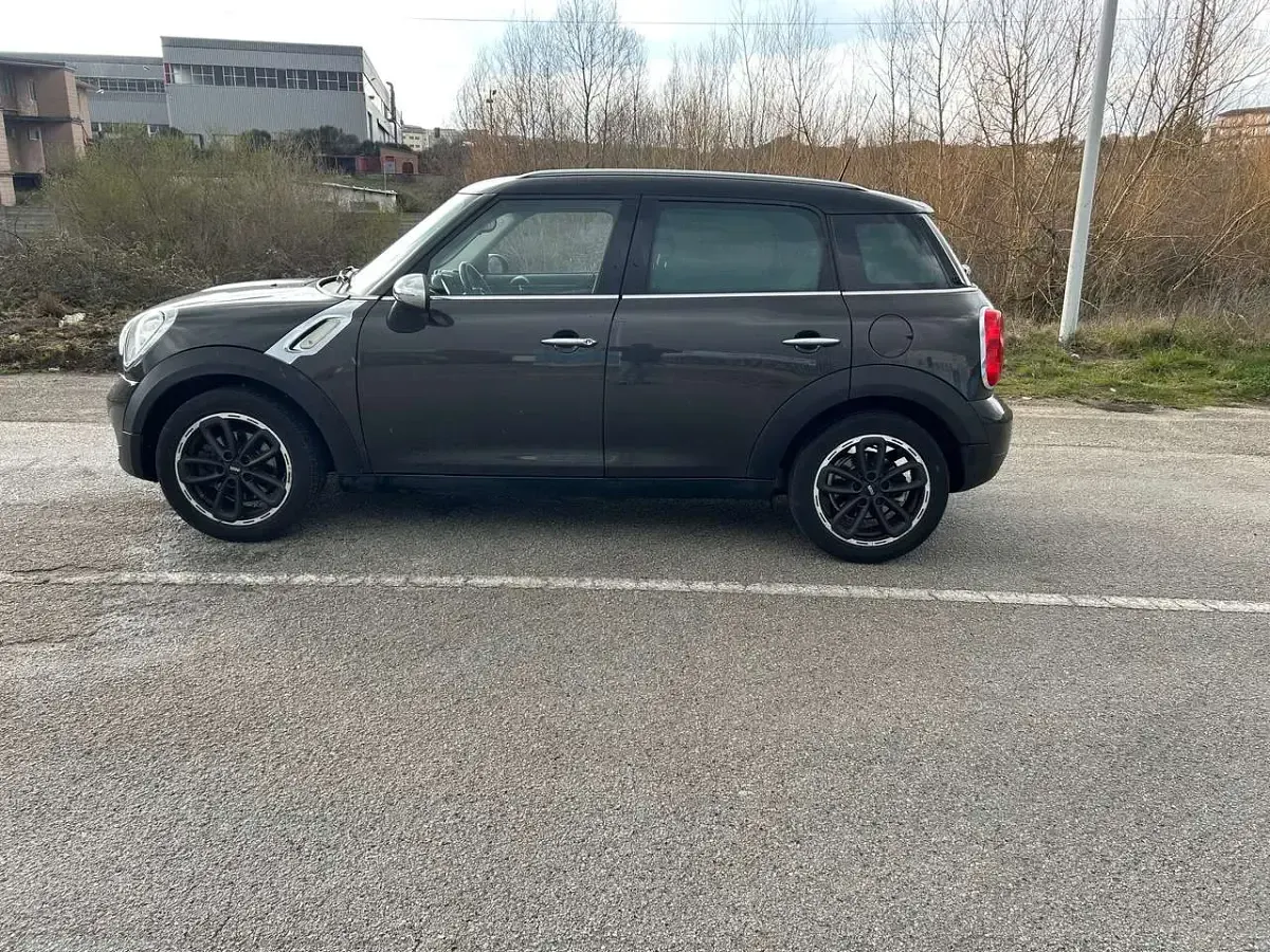 Usata Mini Cooper D Countryman Business 111 CV (81 kW) 2015 Verde SUV
