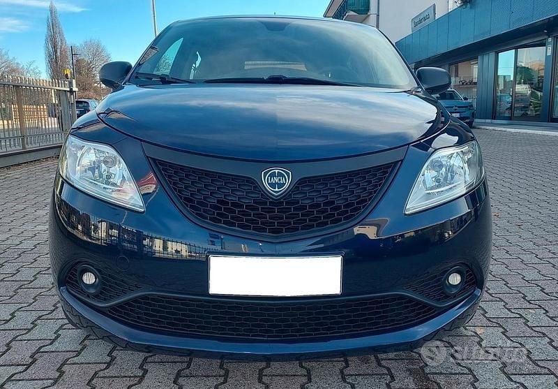 Usata Lancia Ypsilon 69 CV (50 kW) 2018 Blu Utilitaria