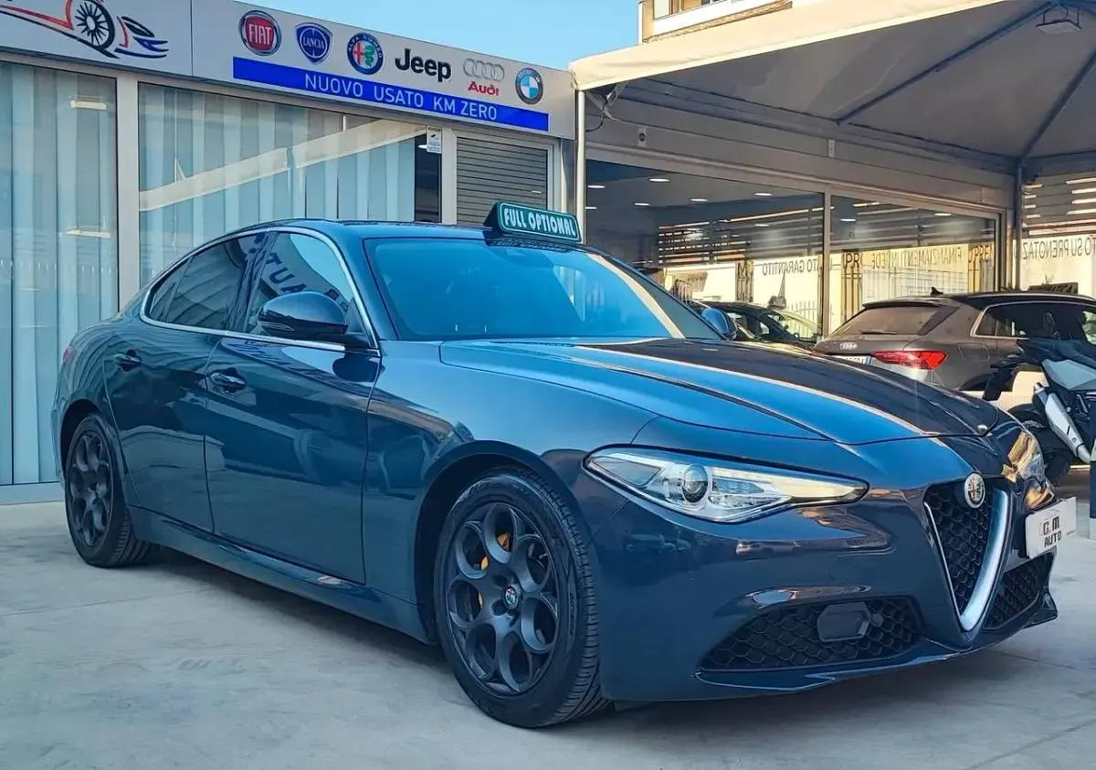Usata Alfa Romeo Giulia Super 150 CV (110 kW) 2017 Grigio Berlina