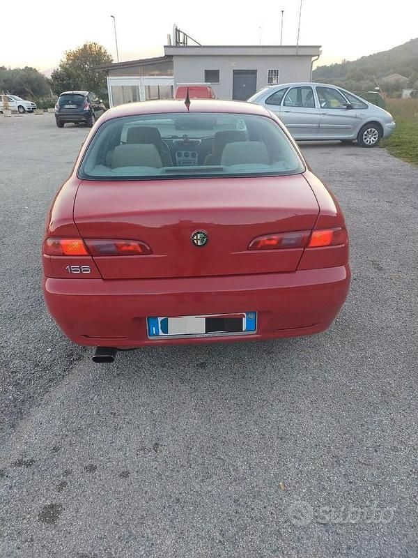 Usata Alfa Romeo 156 115 CV (84 kW) 2004 Rosso Berlina