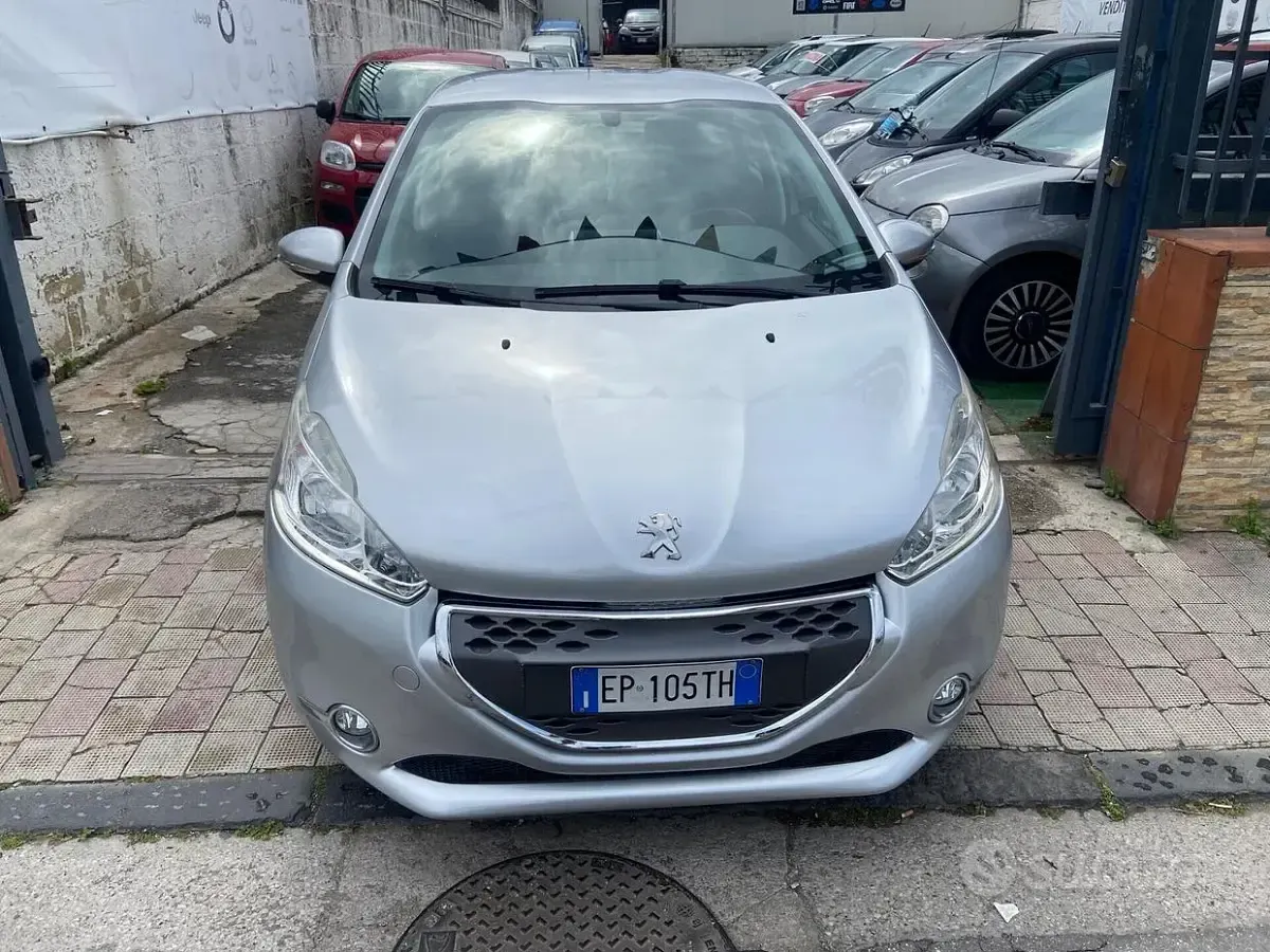 Usata Peugeot 208 Allure 68 CV (50 kW) 2013 Utilitaria