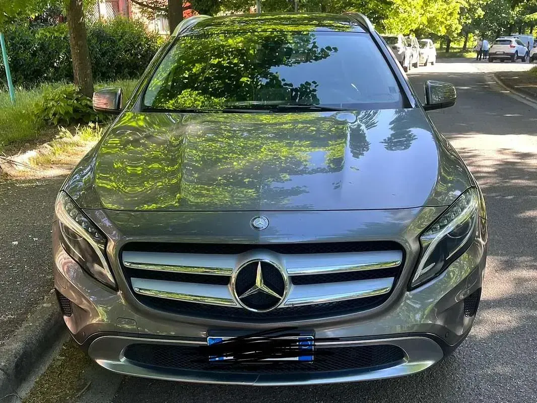 Usata Mercedes GLA200 136 CV (100 kW) 2016 Argento SUV