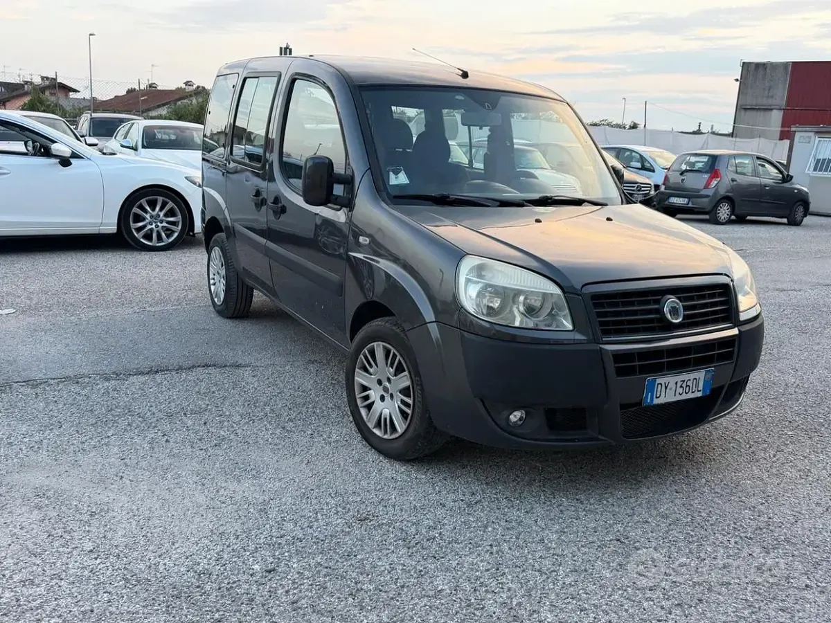 Usata Fiat Doblò 77 CV (56 kW) 2009 Marrone Monovolume