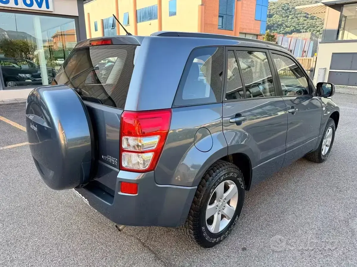 Usata Suzuki Grand Vitara 129 CV (94 kW) 2006 Grigio SUV