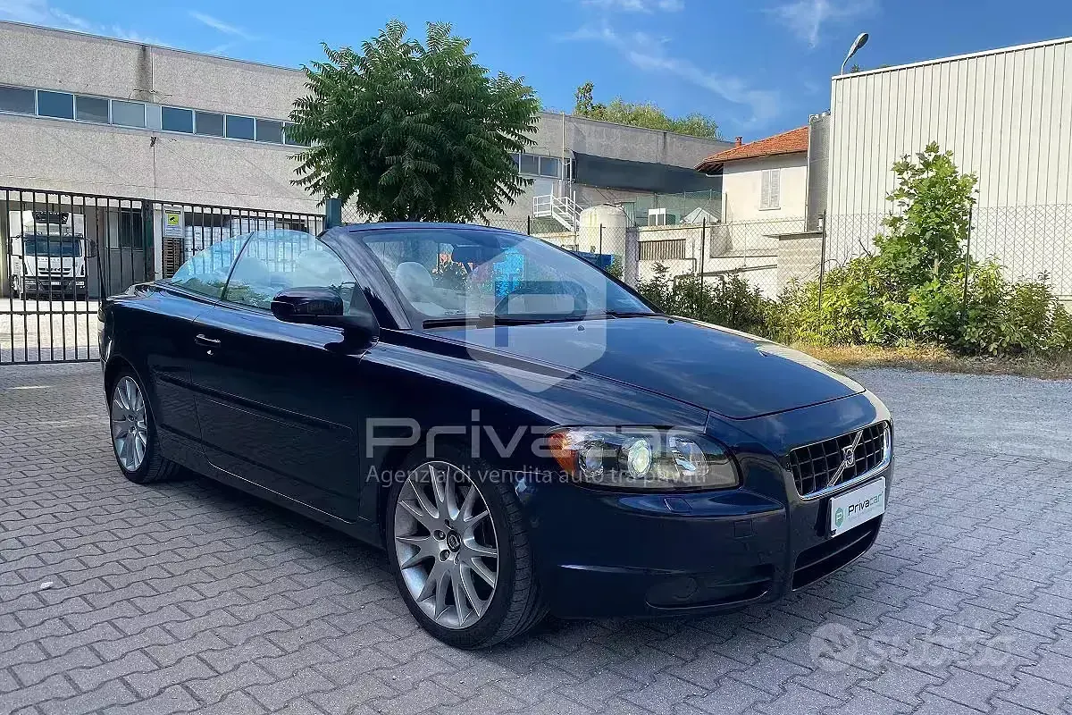 Usata Volvo C70 Summum 179 CV (131 kW) 2008 Bluazzurro Cabrio