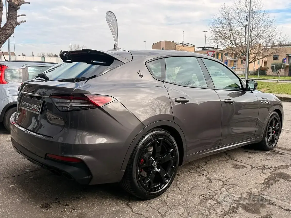 Usata Maserati Levante 430 CV (316 kW) 2022 Grigio SUV