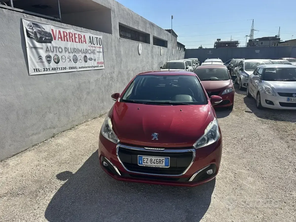 Usata Peugeot 208 Allure 75 CV (55 kW) 2015 Rosso Utilitaria