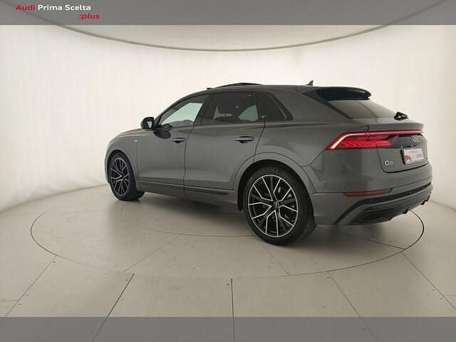 Usata Audi Q8 Sport 286 CV (210 kW) 2023 Grigio daytona perla SUV