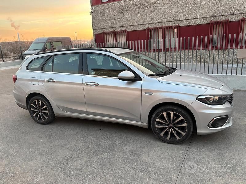 Usata Fiat Tipo Easy 120 CV (88 kW) 2019 Grigio Station wagon
