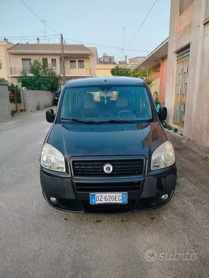 Usata Fiat Doblò 85 CV (62 kW) 2009 Grigio Monovolume