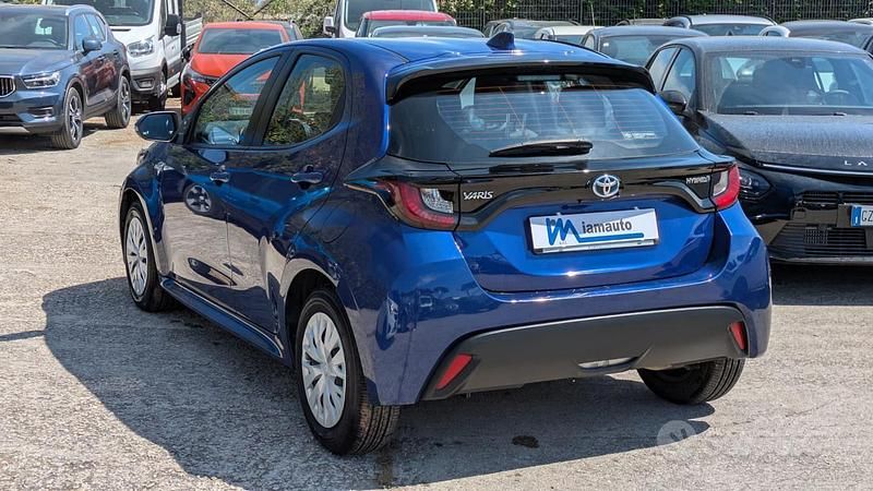 Usata Toyota Yaris Hybrid Business Edition 92 CV (67 kW) 2021 Blu Berlina