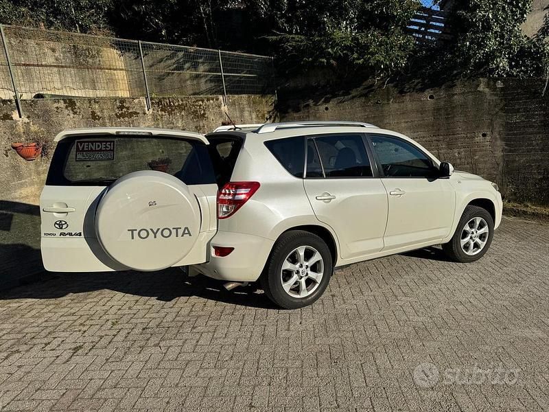 Usado Toyota RAV4 150 CV (110 kW) 2011 Blanco SUV