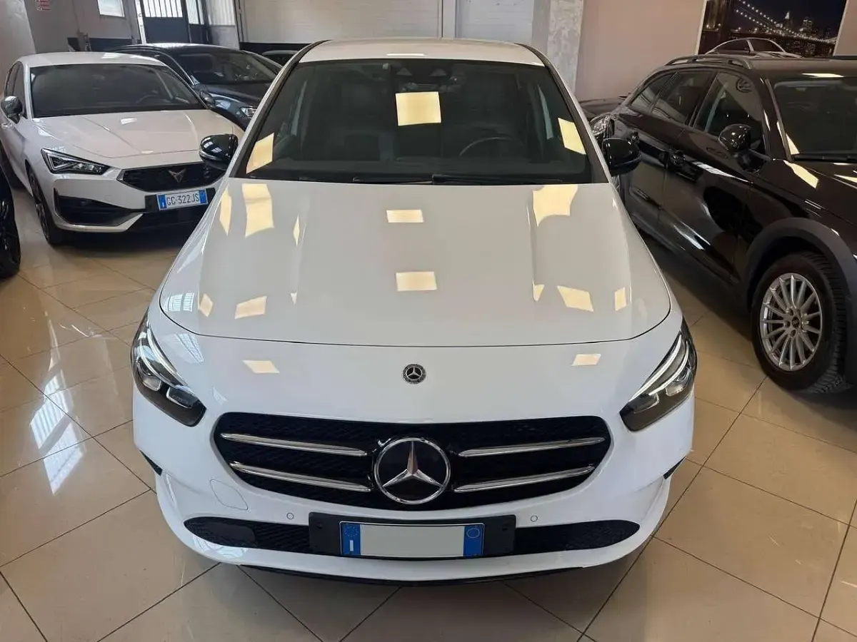 Usata Mercedes B180 116 CV (85 kW) 2019 Bianco Utilitaria