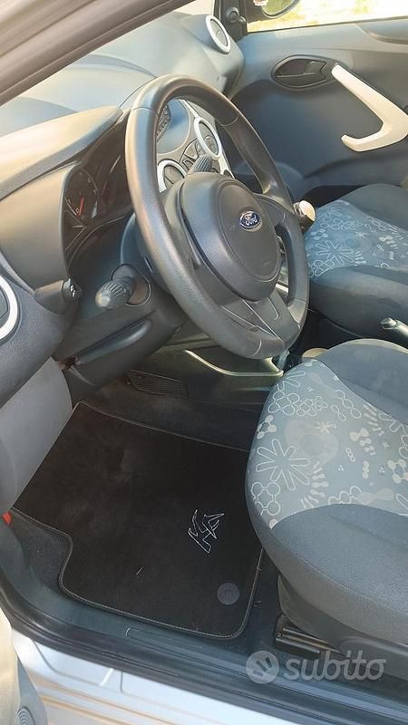 Usata Ford Ka Titanium 69 CV (50 kW) 2014 Grigio Utilitaria