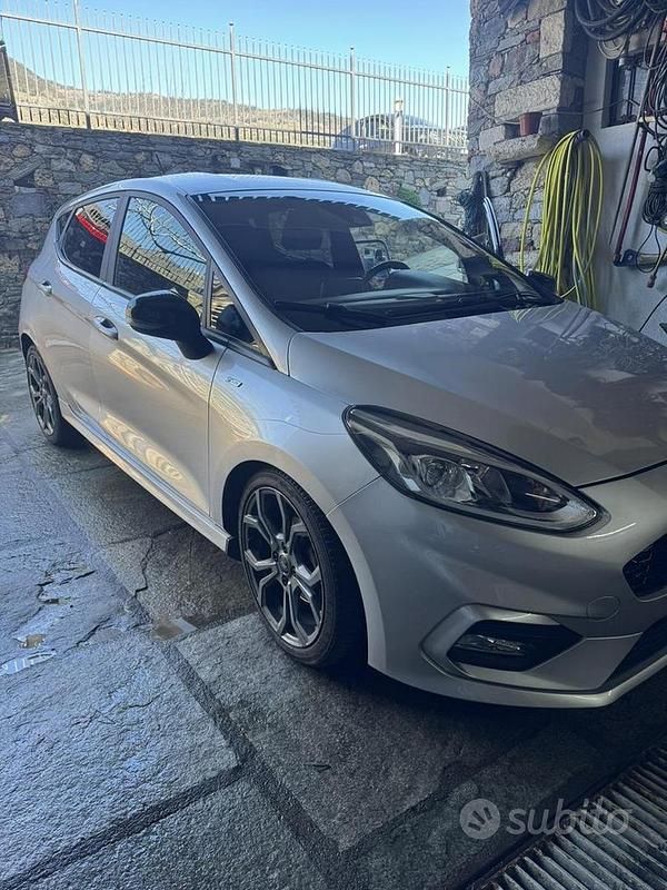 Begagnad Ford Fiesta ST-Line 86 HK (63 kW) 2018 Grå Halvkombi