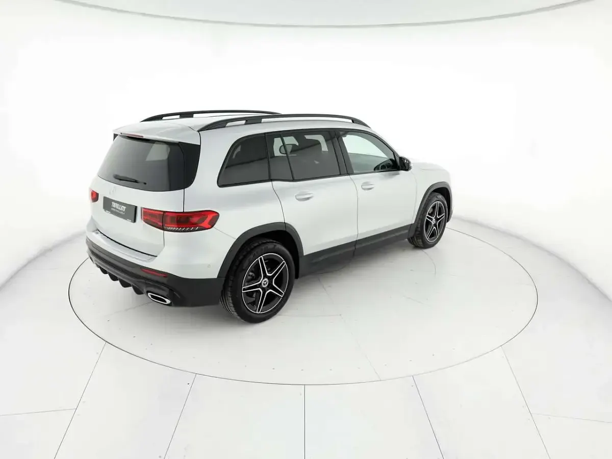 Usata Mercedes GLB180 Premium 116 CV (85 kW) 2023 Argento SUV