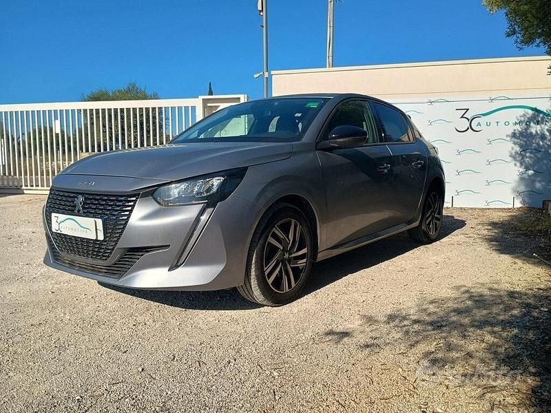 Usata Peugeot 208 Allure 101 CV (74 kW) 2023 Grigio Utilitaria