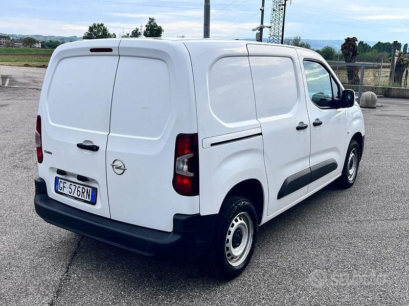 Gebraucht Opel Combo Edition 131 PS (96 kW) 2021 Weiß Van / Kleinbus