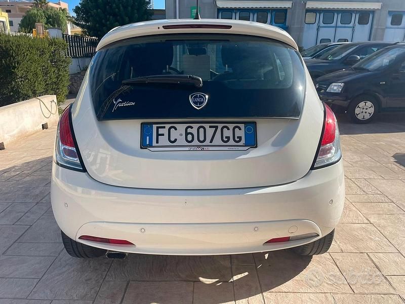 Usata Lancia Ypsilon Gold 69 CV (50 kW) 2016 Bianco Utilitaria