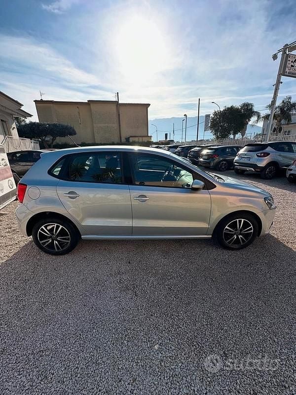 Usata VW Polo Trendline 75 CV (55 kW) 2017 Grigio Berlina